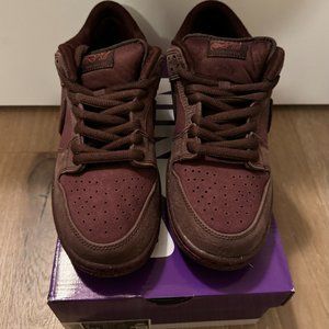 Size 9 Nike SB Dunk Low Burgundy Crush